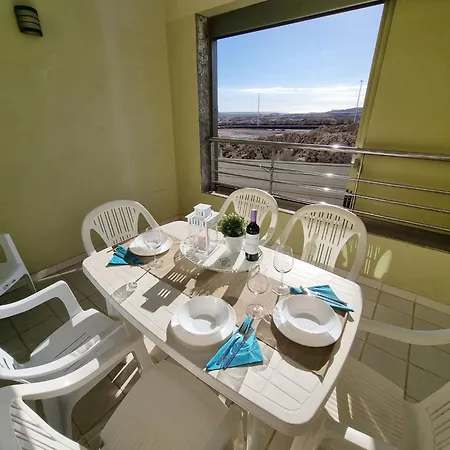 In Mit Terrasse Und Meerblick By Interhome